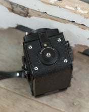 Load image into Gallery viewer, Yashica Mat-124G
