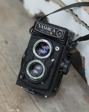 Load image into Gallery viewer, Yashica Mat-124G
