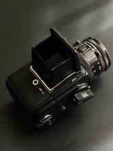 Load image into Gallery viewer, Hasselblad 501C Black with Lens

