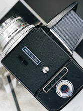 Load image into Gallery viewer, Hasselblad 500C/M with lens

