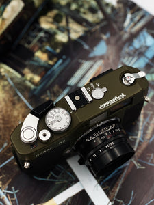 Voigtlander Bessa R2 Olive with Lens