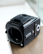 Load image into Gallery viewer, Hasselblad 500C/M Black
