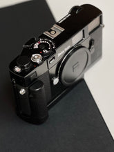 Load image into Gallery viewer, Zeiss Ikon ZM Black
